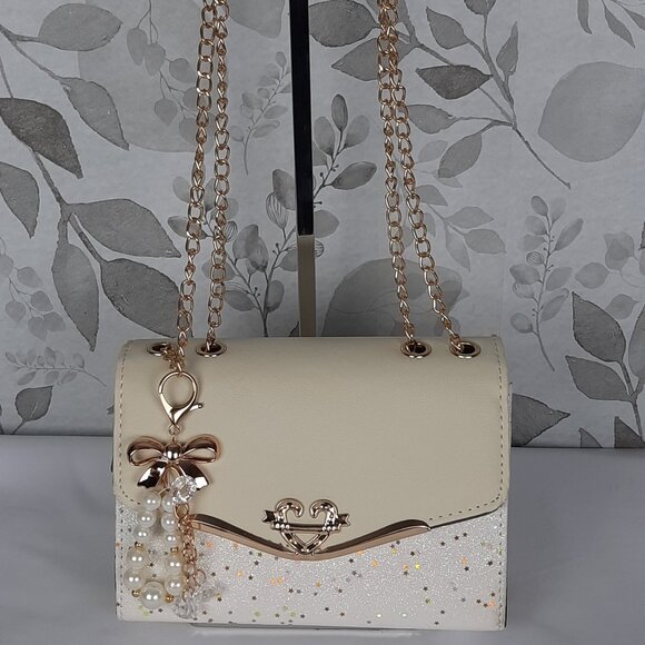 Like New White sparkle crossbody with detachable keychain charm nwot - Picture 4 of 6